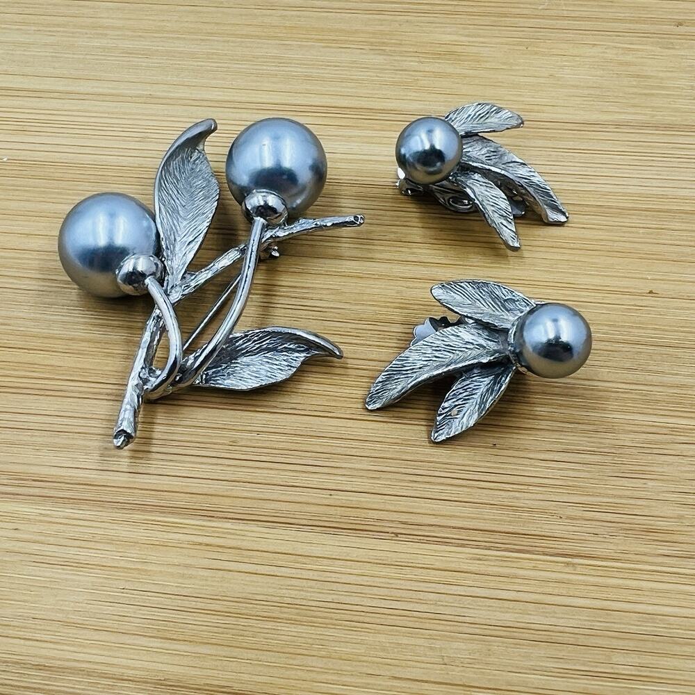 Cherry And Leaves Brooch And Clip On Earrings Silver Tone Vintage Classic